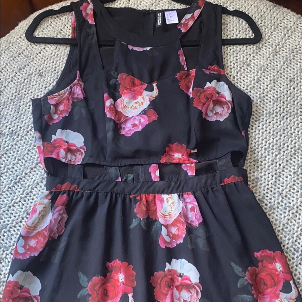 Sleeveless floral maxi dress